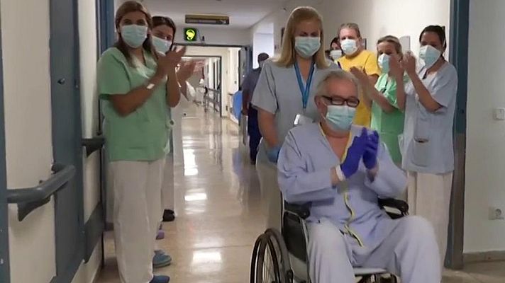 Telediario 2 - Un paciente de Covid ingresado dos meses en UCI advierte a los jóvenes: "Están en la línea de fuego"