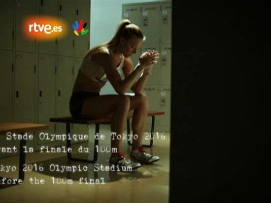  - Una atleta rubia muestra Tokio