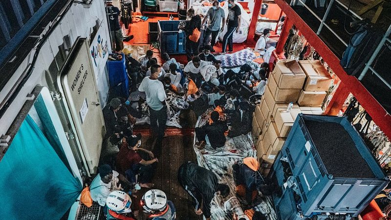 Más de 500 migrantes rescatados a bordo del Ocean Viking | Ver