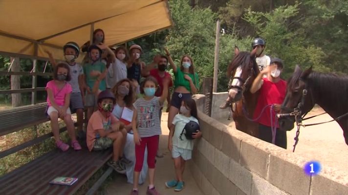 L'Informatiu - Families i entitats reclamen la vacunació dels monitors dels casals d'estiu