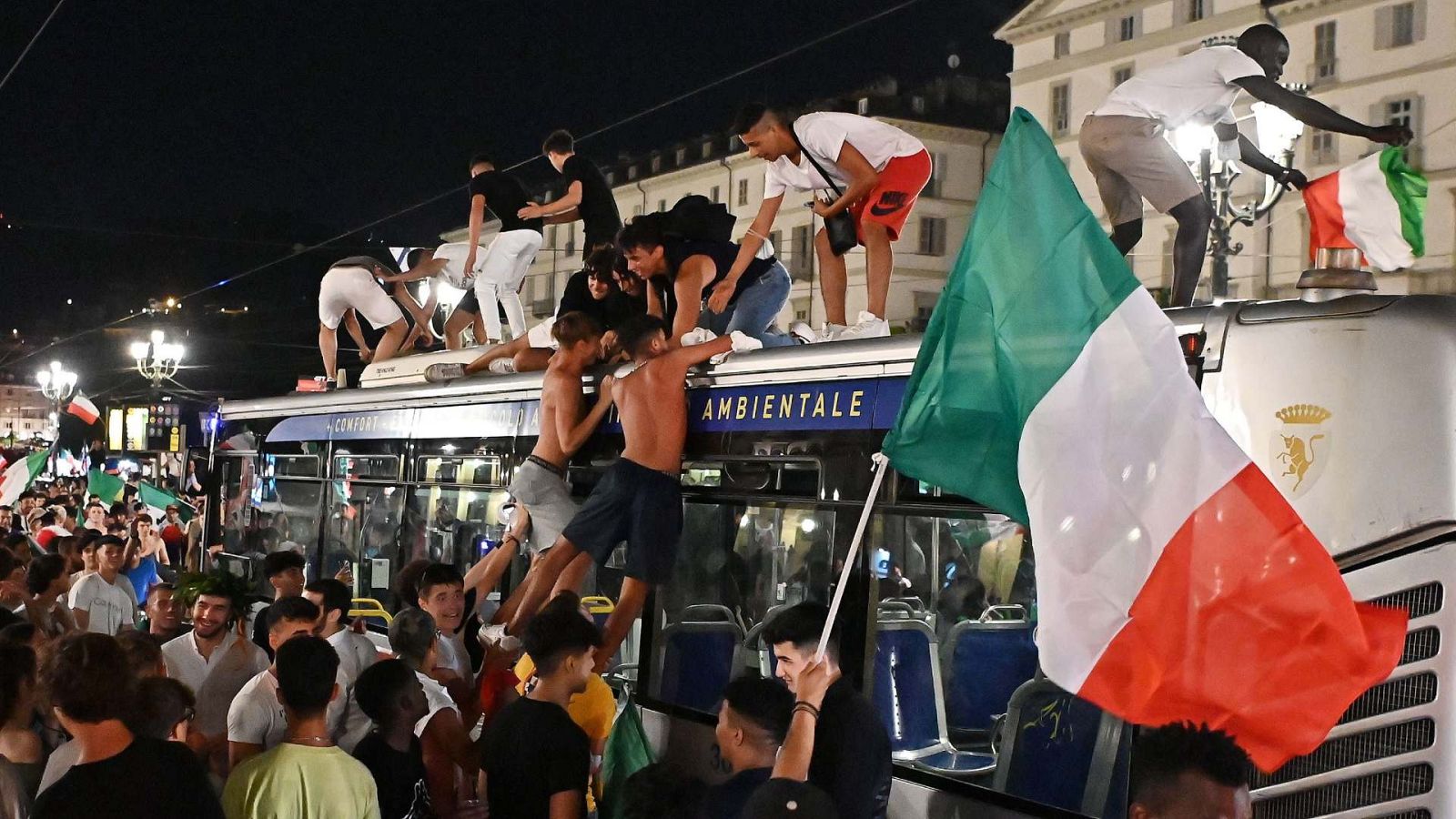 Noche de fiesta en Italia tras la victoria ante España y el pase a la final