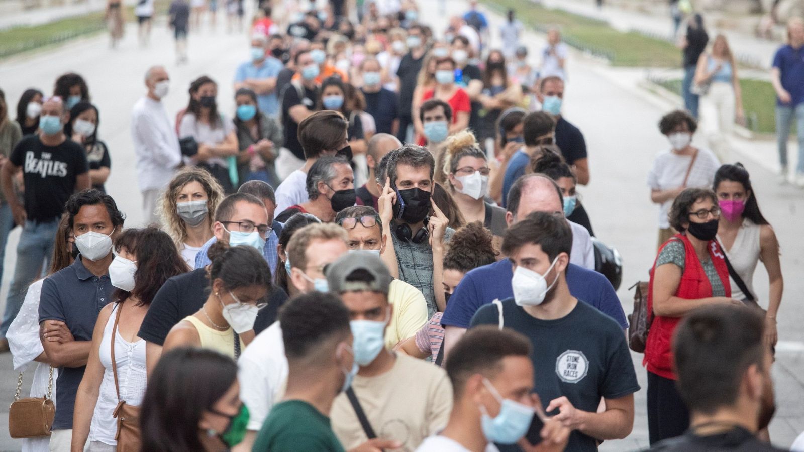 Darias pide "no bajar la guardia" aunque la mayoría de nuevos casos sean leves