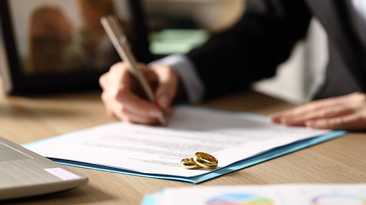 Telediario 2 - Cuarenta aniversario de la ley del divorcio en España