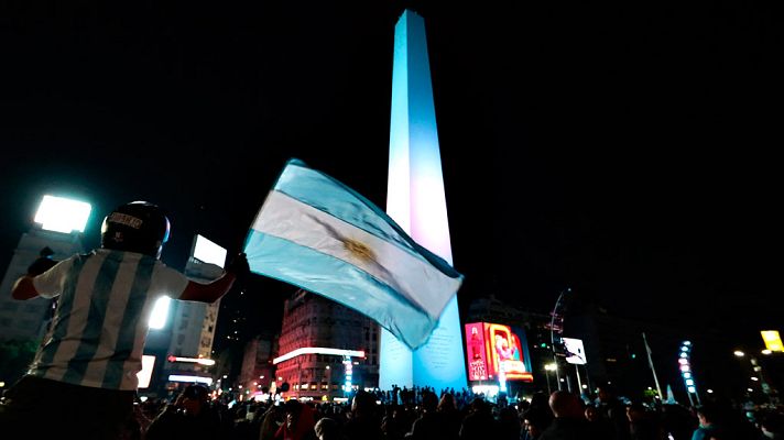 Telediario 1 - Los aficionados argentinos se echan a la calle para celebrar el triunfo en la Copa América