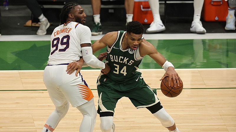 Antetokounmpo da un recital y los Bucks se ponen 1-2 en las Finales NBA