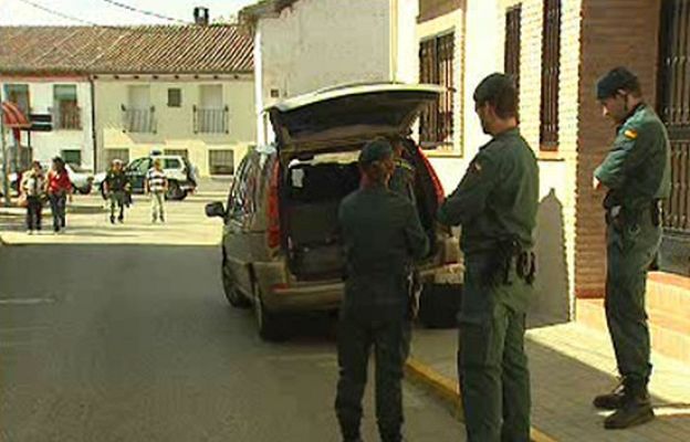  - Un joven de 20 años mata a su madre