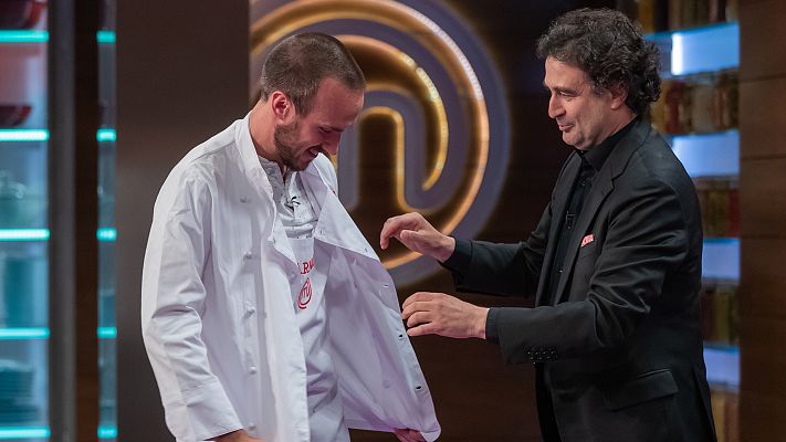MasterChef - ¡Arnau consigue la primera chaquetilla de MasterChef 9!