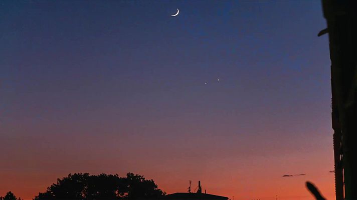El tiempo - Descenso notable de temperaturas en Baleares, este de Canarias y sur del área mediterránea peninsular, localmente extraordinario en el área litoral del Levante. Intervalos de viento fuerte en el bajo Ebro