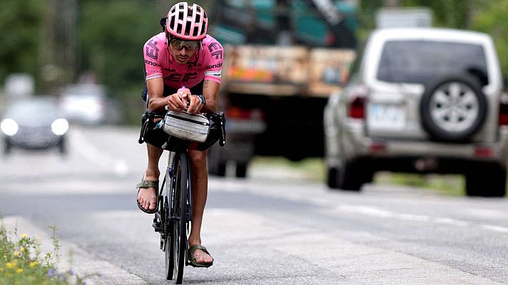 Telediario 2 - Un australiano completa en solitario el Tour cinco días antes que el pelotón en un reto solidario