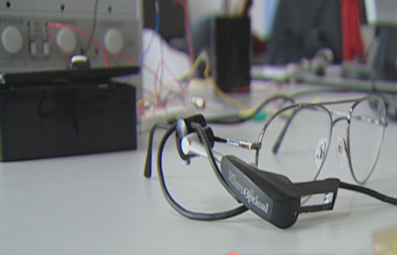 Fábrica de ideas - Inventa: Gafas con subtítulos | Ver