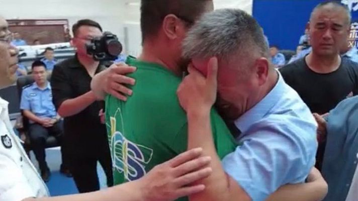 Telediario 1 - Un padre encuentra a su hijo 24 años después de ser secuestrado