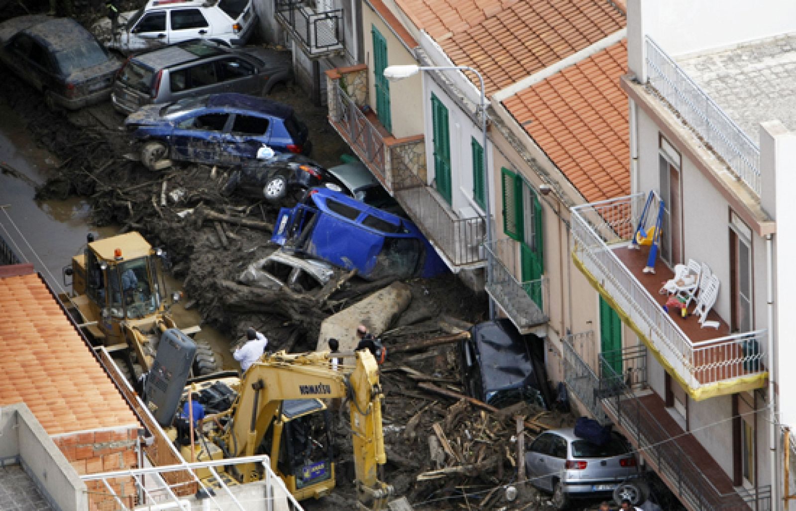 En Sicilia los equipos de rescate han recuperado 25 cadáveres bajo el lodo de la última riada | Ver