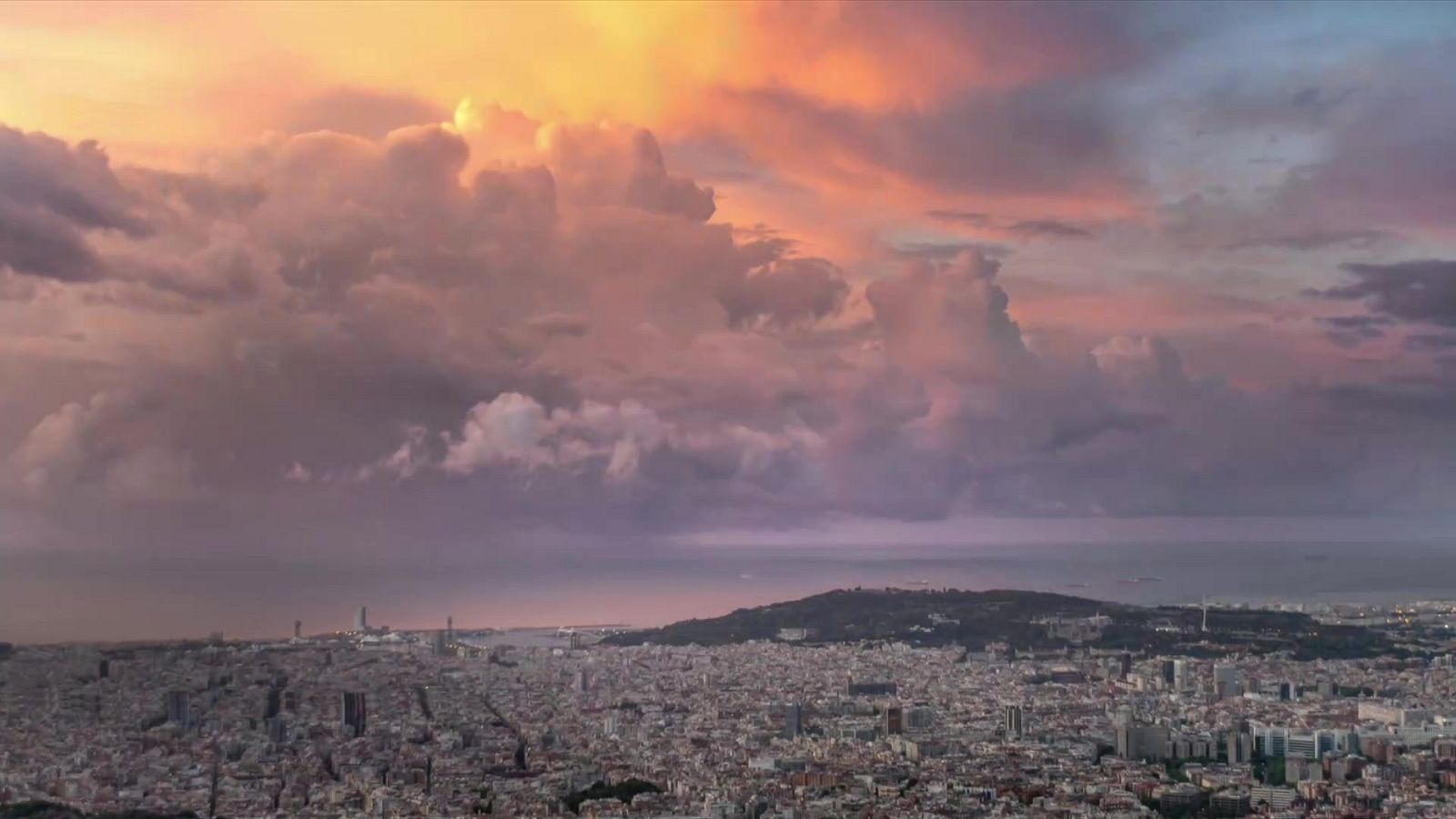 Intervalos de viento fuerte en el litoral de Galicia, Estrecho, litoral de Almería y Canarias - ver ahora