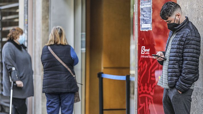 Telediario 2 - Un 73 % cree que los jóvenes vivirán peor que sus padres