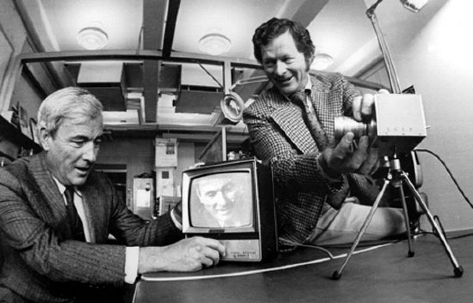 Kao, Boyle y Smith ganan el Premio Nobel de Física 2009 - Ciencia y tecnología en Rtve.es | Ver