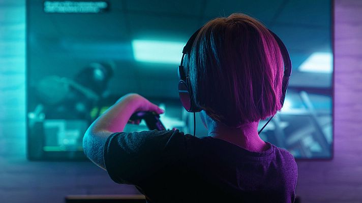 Telediario Fin de Semana - Los riesgos de la sobreexposición a la tecnología en menores