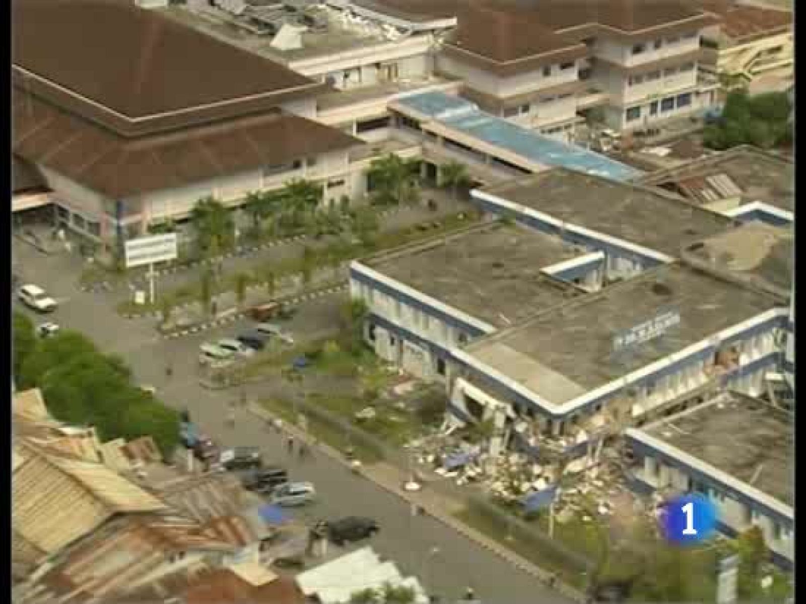 En Sumatra, los equipos internacionales de rescate trabajan sin descanso | Ver