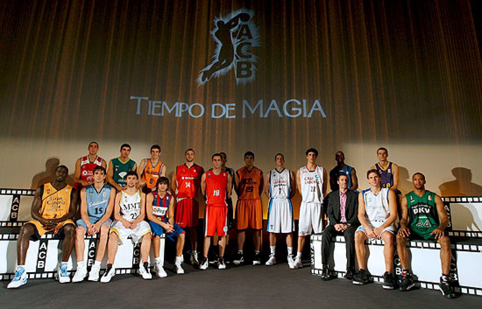 La liga ACB ha rendido homenaje a los campeones de Europa en la presentación de la temporada 2009-2010 con el eslógan de "una temporada de cine".