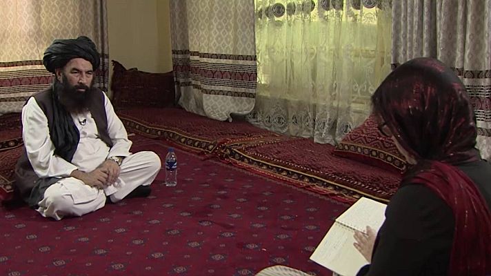 Telediario 1 - TVE habla en Afganistán con un exlíder de los talibanes y con una de las pocas mujeres que negocia con ellos