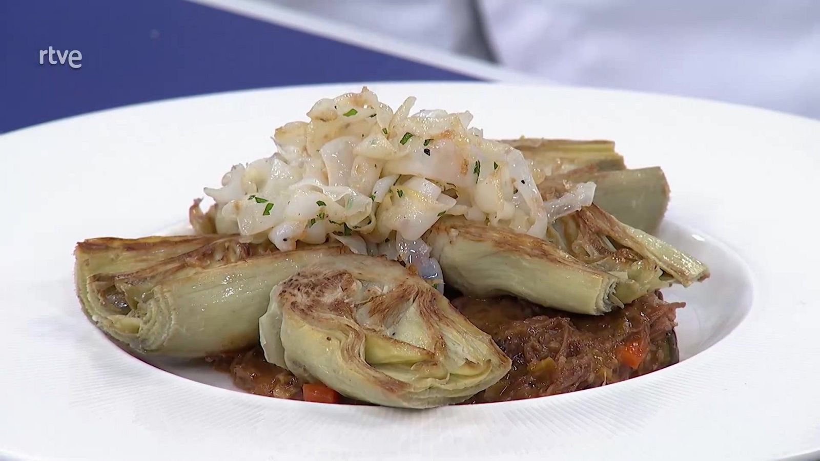 Receta de ropa vieja con alcachofas y calamar - Como sapiens | Ver