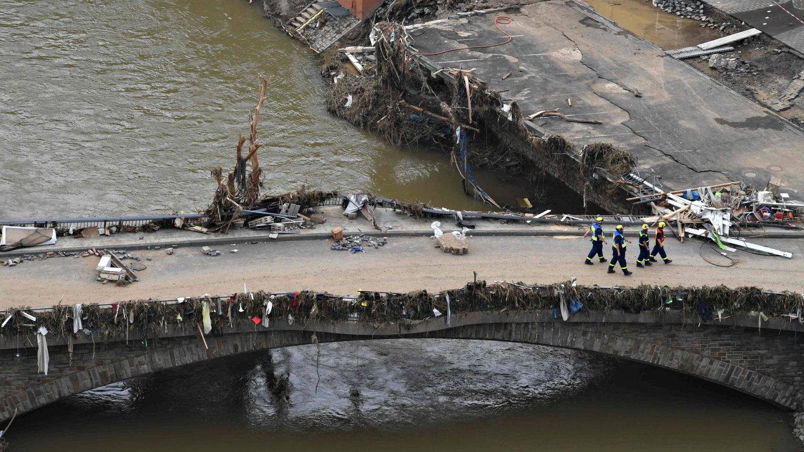 Los residentes hallan un escenario desolador tras las inundaciones en Alemania