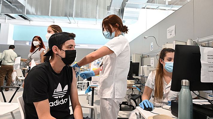 Telediario 2 - Sanidad defiende que todas las comunidades tienen las dosis necesarias para inmunizar a su población