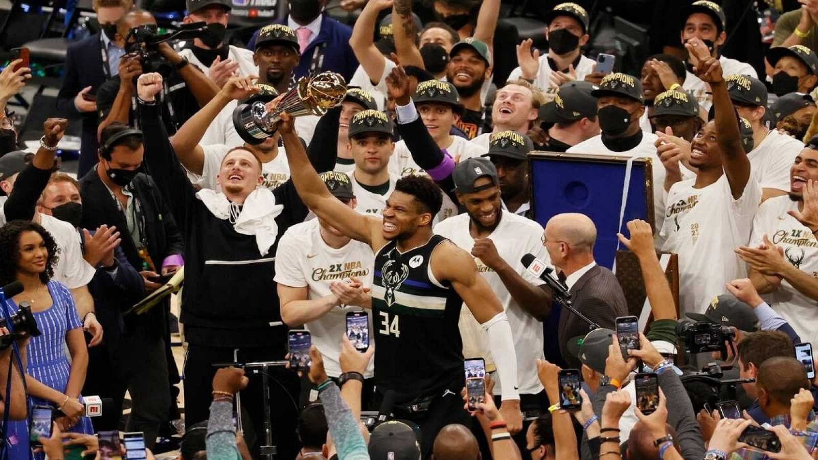 Los Bucks ganan el anillo de campeones de la NBA | Ver