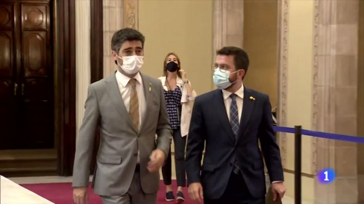 L'Informatiu - Aragonès reconeix al Parlament errors per la desescalada