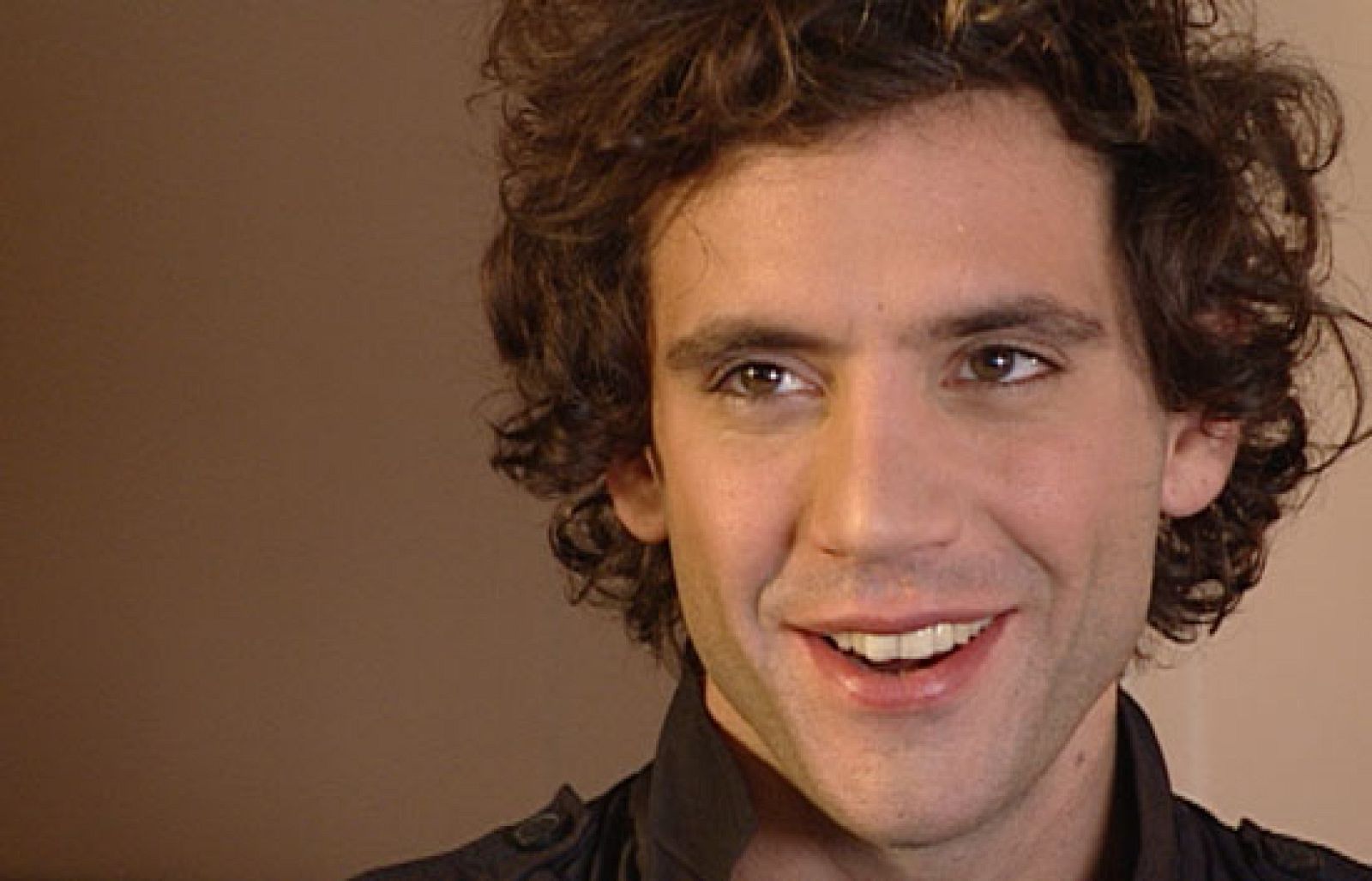 Mika presenta "El chico que sabia demasiado" | Ver