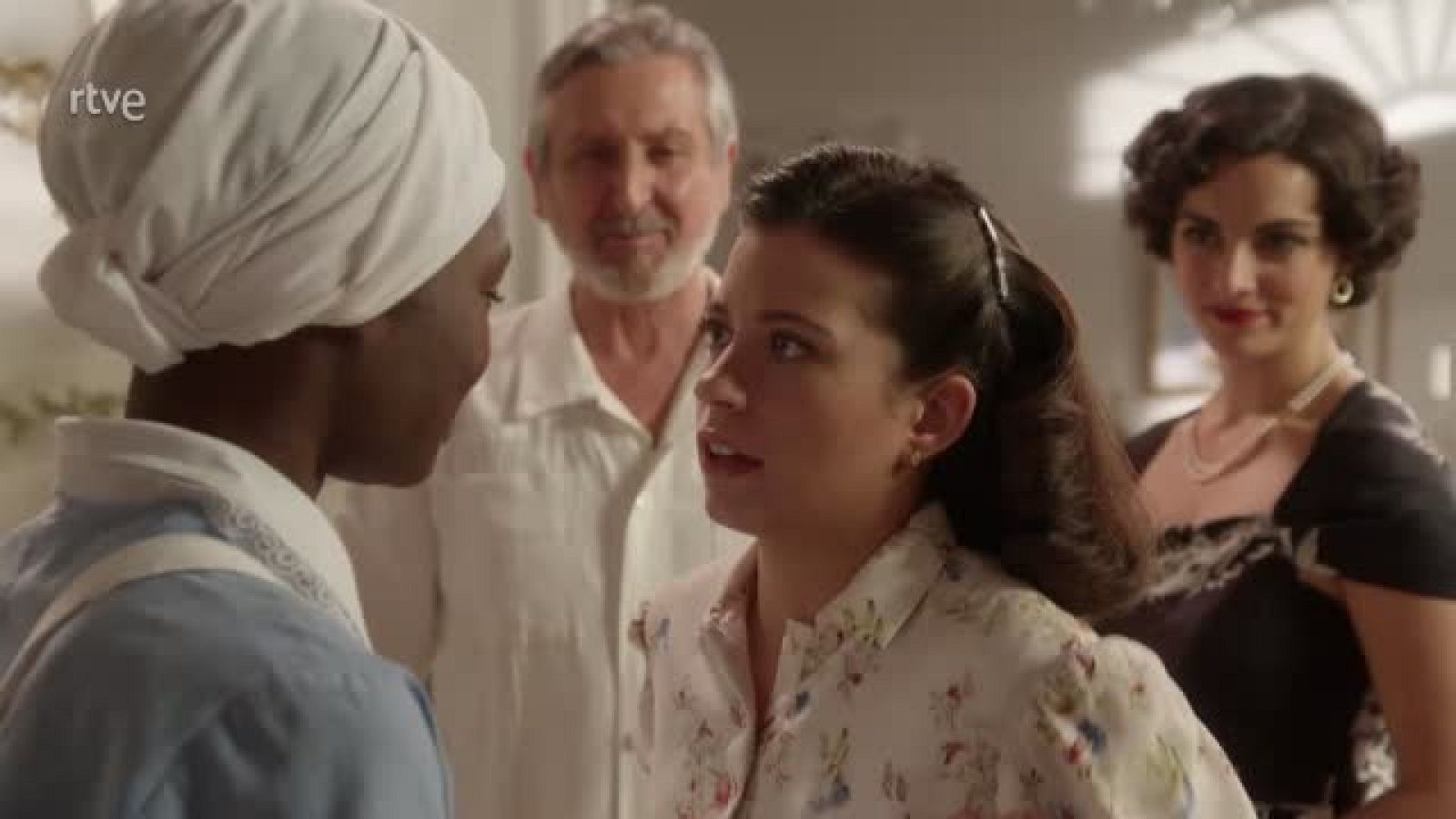 Enoa revela a Carmen que se va a casar con Kiros