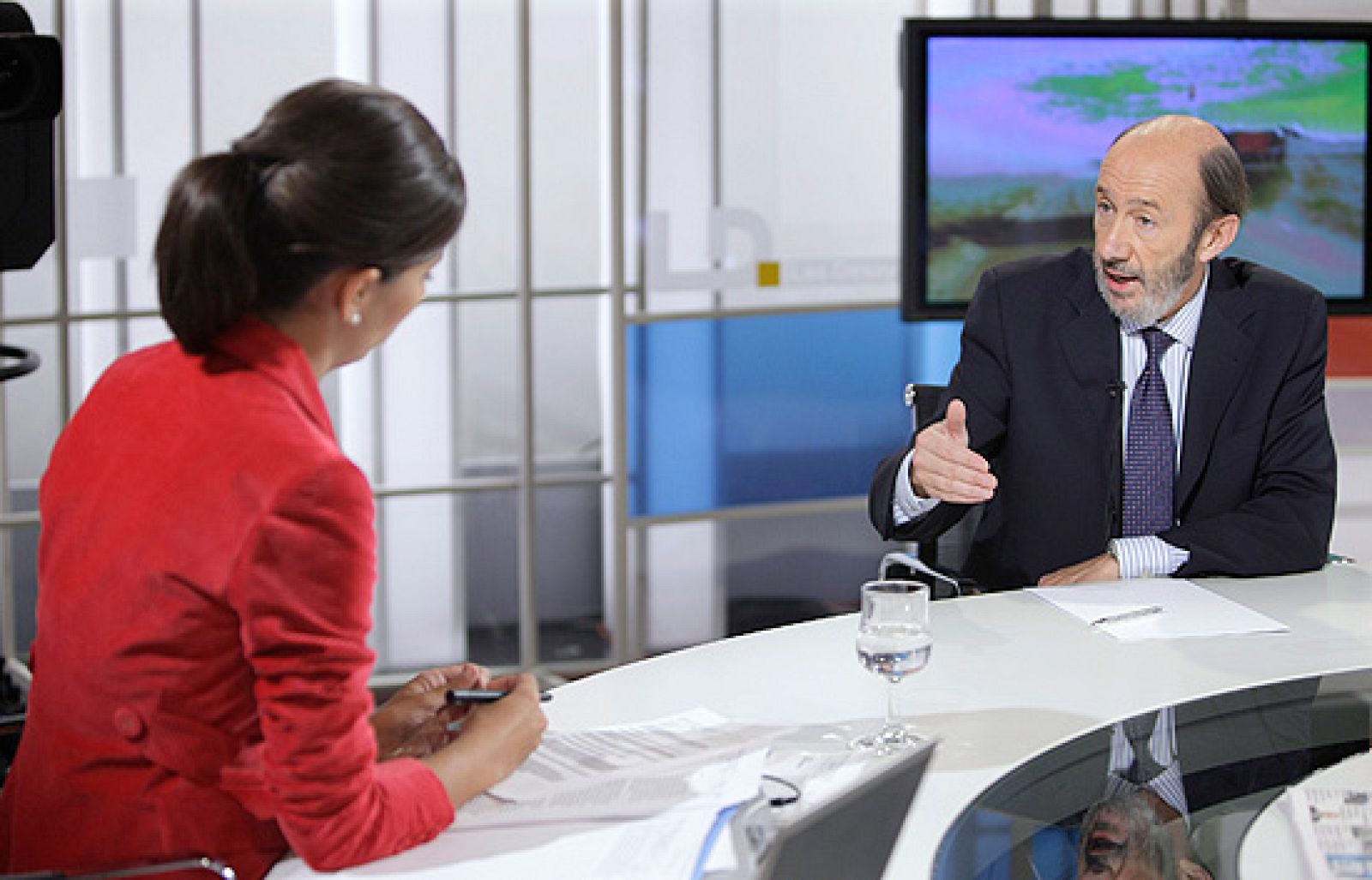 El ministro del Interior, Alfredo Pérez Rubalcaba, asegura que Gürtel es "un problema de corrupción del PP"