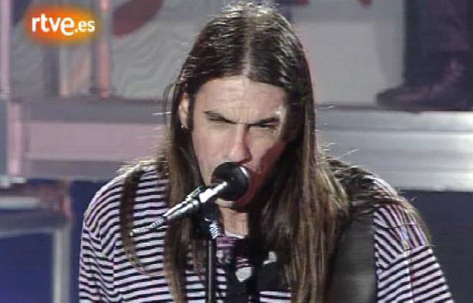 Barricada toca 'Balas blancas' en 'A punto' (1992) | Ver