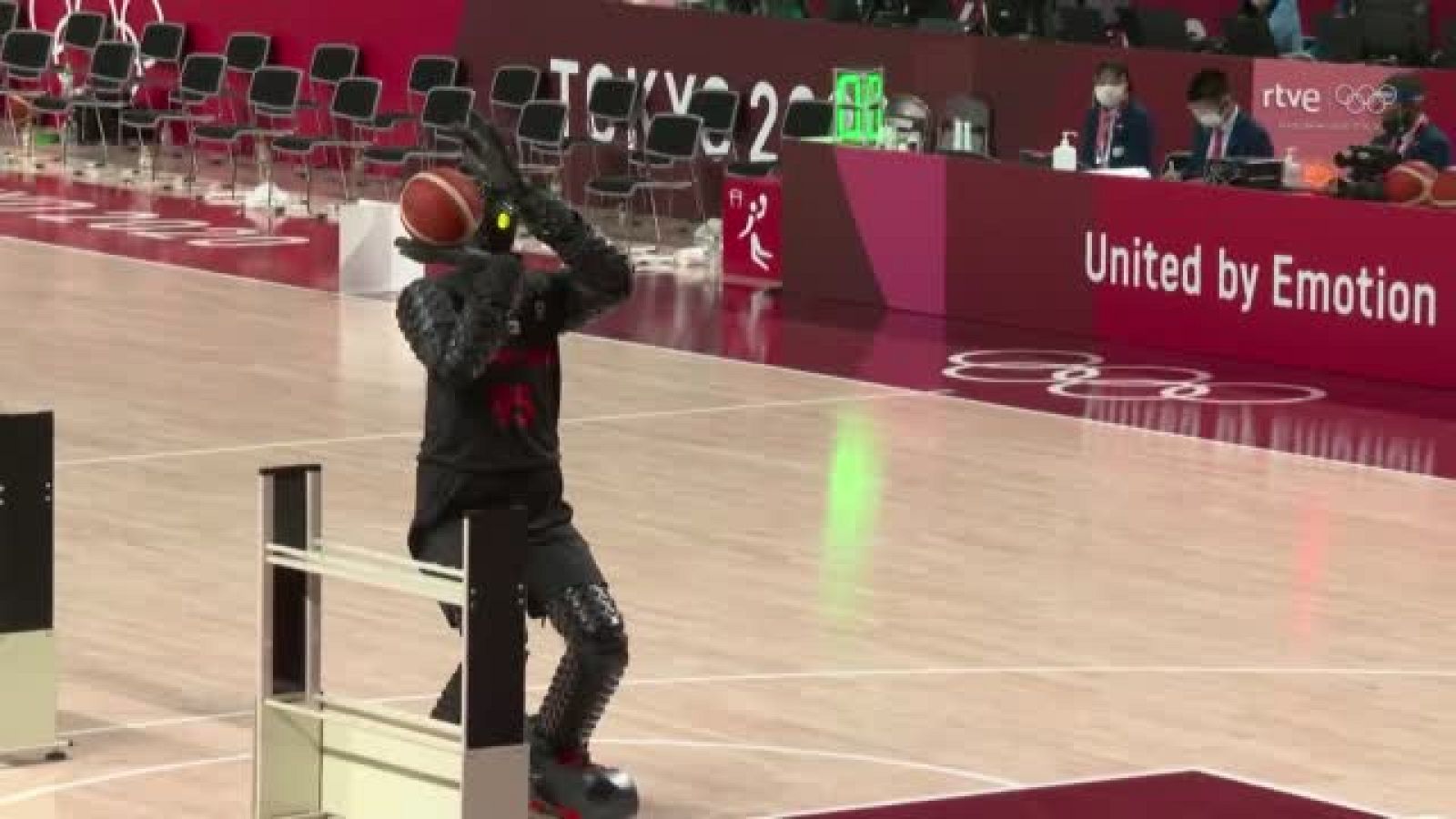 El robot que ha sido la estrella del baloncesto en Tokyo 2020 | Ver