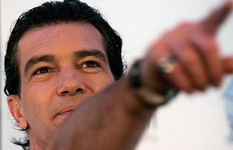 Antonio Banderas ha confirmado en exclusiva a RTVE que participará en el mundial de 2010, en la nueva categoría de Moto2.
