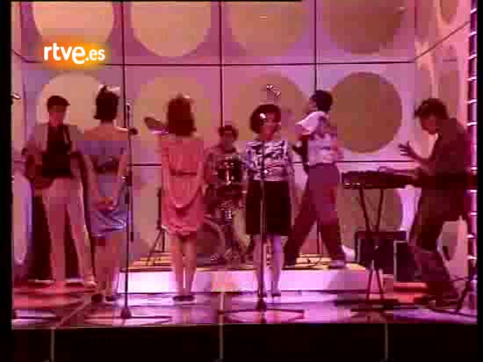 Objetivo Birmania interpreta 'Desidia' en La Bola de Cristal. | Ver