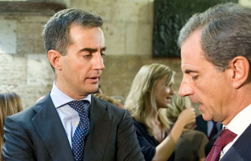 Camps evita el caso Gürtel en los discursos institucionales del Día de la Comunitat | Ver