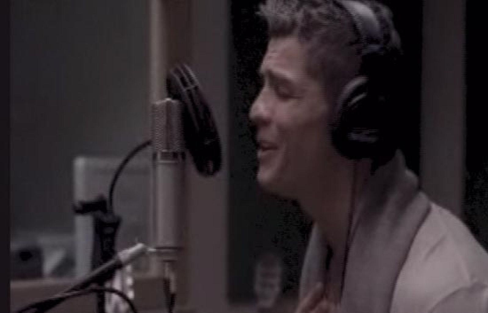 CR9 canta baladas | Ver