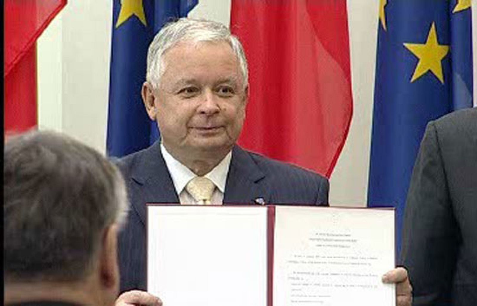 El presidente polaco firma el Tratado de Lisboa