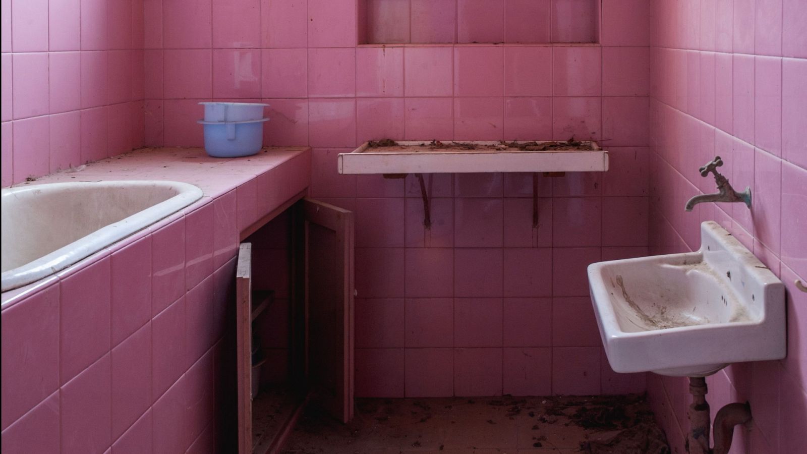 Cámara abierta - Los lugares abandonados fotografiados por Laura Tomé; la lista musical de Martín Milone; y el Cine Embajadores  - ver ahora