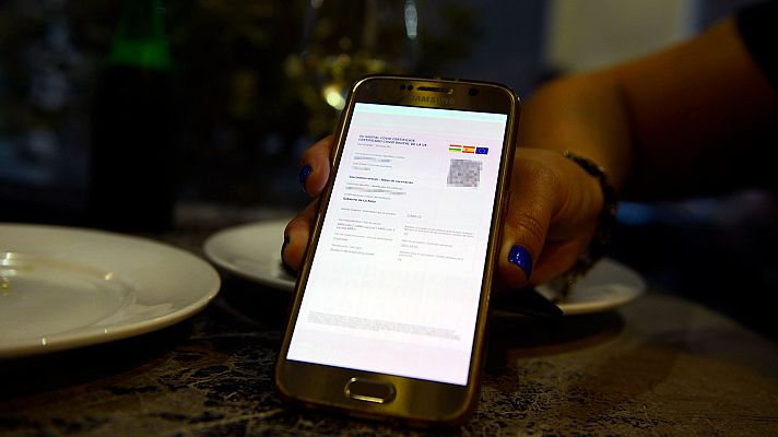 Telediario 2 - La Justicia enfría las expectativas de pedir el certificado COVID-19 para acceder al interior de los locales