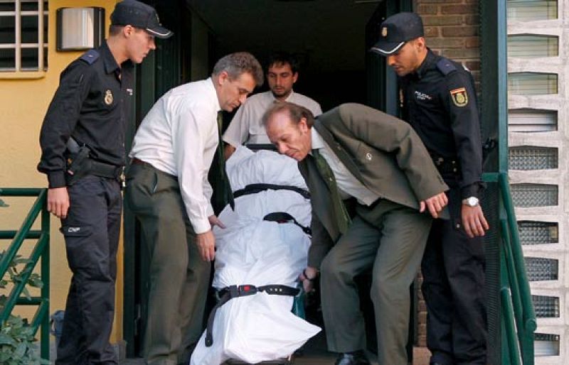 Mata a sus padres e intenta suicidarse | Ver