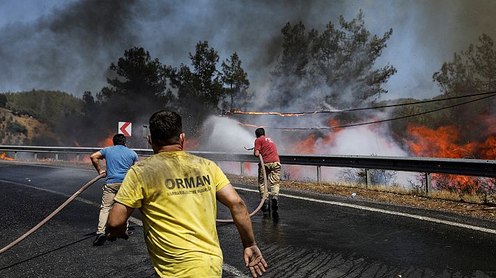 Telediario Fin de Semana - Siguen activos varios incendios forestales en el sudeste de Turquía