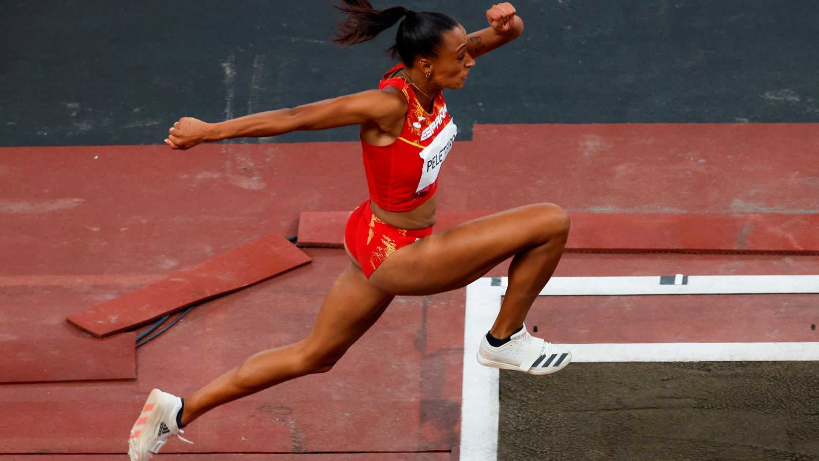 Tokyo 2020 - Ana Peleteiro bate el récord de España - Ver ahora