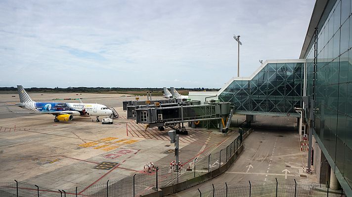 Telediario 2 - El Gobierno acuerda con la Generalitat ampliar el aeropuerto de El Prat con una inversión de 1.700 millones