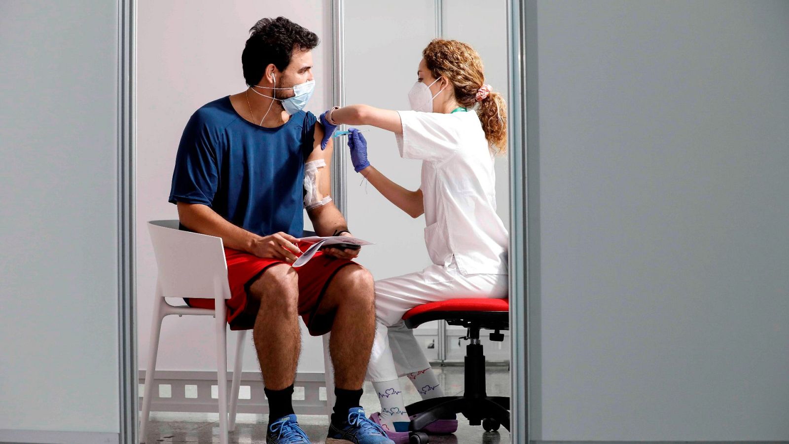 Se estabilizan los contagios pero los ingresos hospitalarios aumentan - Informativo 24h | Ver