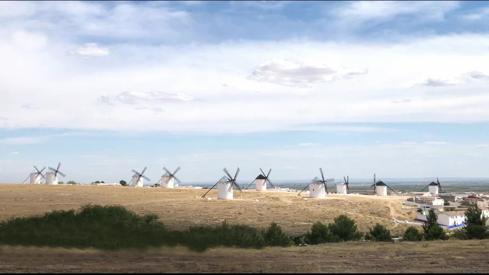 Vientos flojos en general, más intensos en litorales, predominando las componentes oeste y norte en las vertientes atlántica y cantábrica - ver ahora