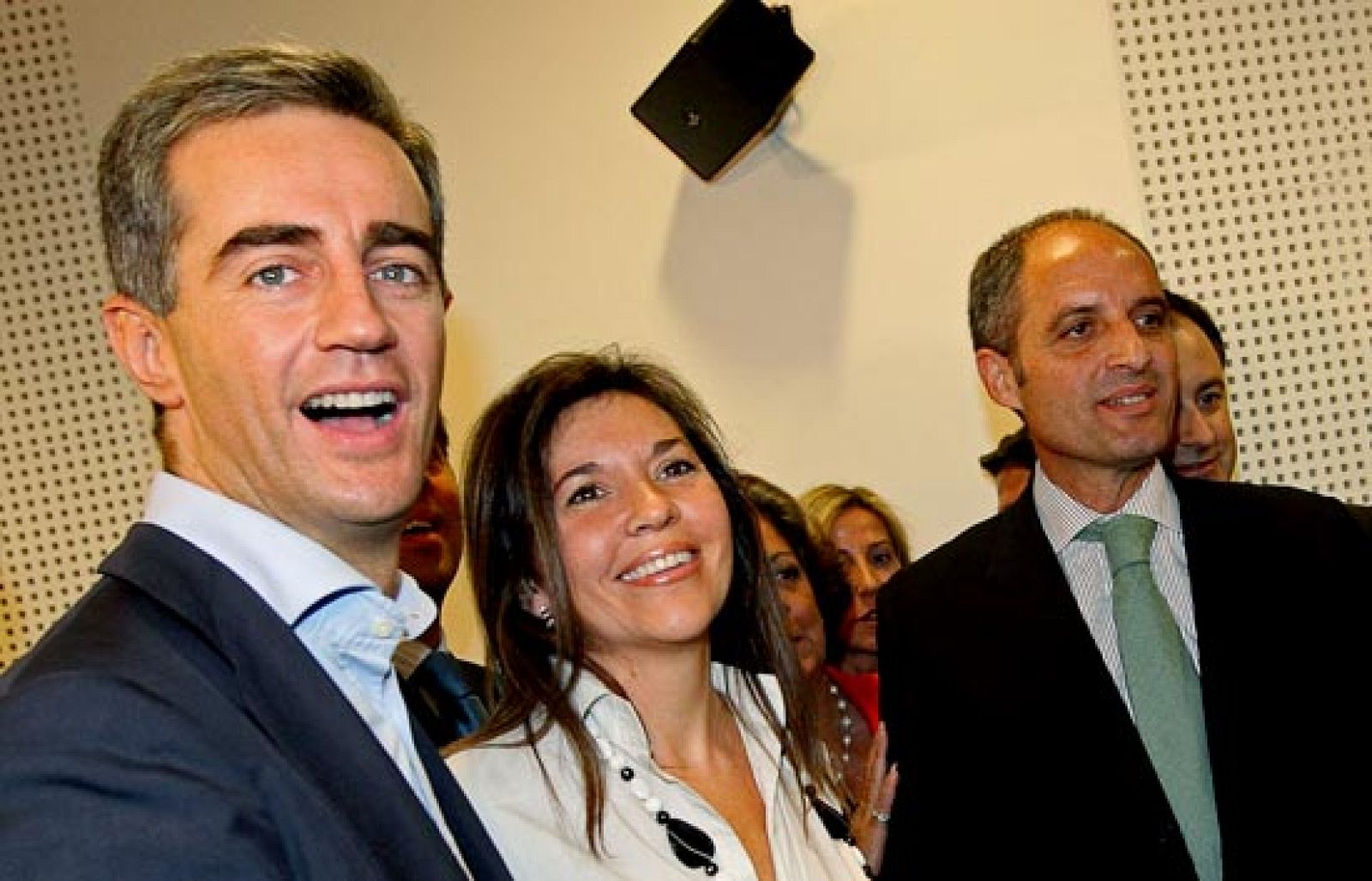 Camps y Costa pactan una salida que deja la decisión final en manos de la dirección nacional del PP | Ver