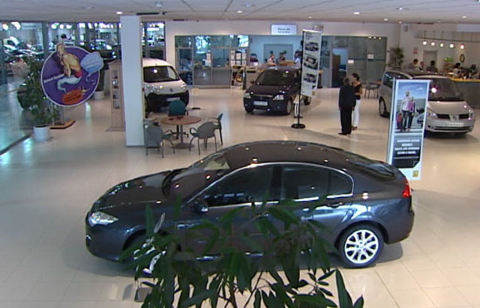 Los fabricantes de coches piden al Gobierno que siga dando ayudas a la venta de vehículos | Ver