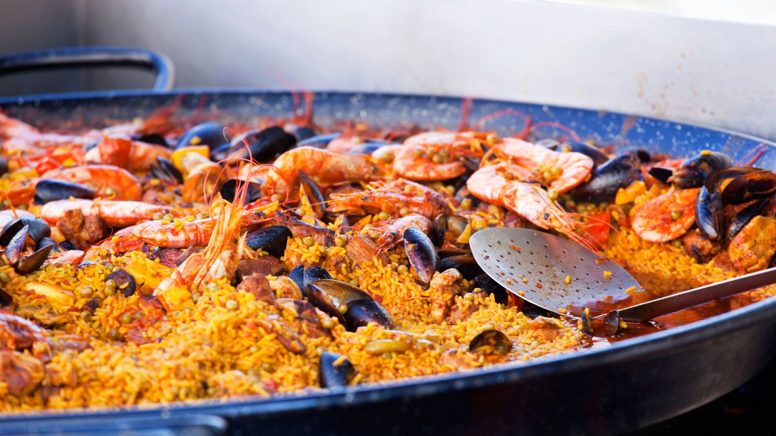 Las recetas de Julie con Thierry Marx - Paella a la carta - ver ahora