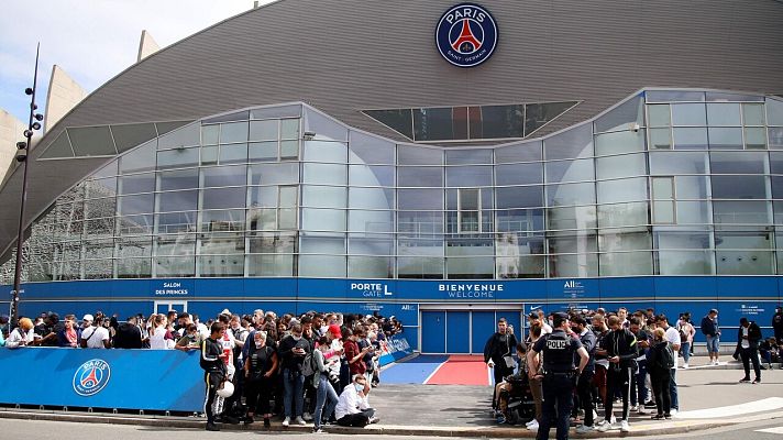 Telediario 1 - Expectación en París ante la más que segura llegada de Messi